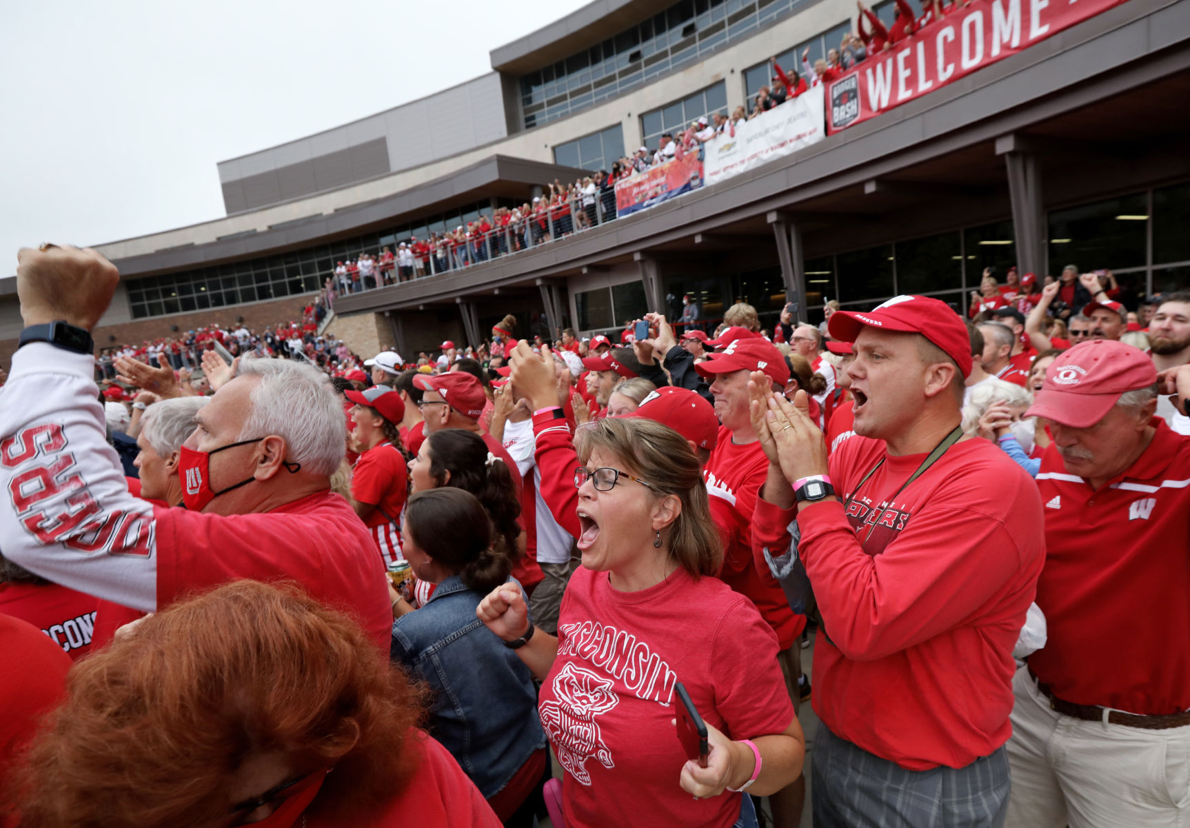 20210904_01_BadgerFans_0744_AJA-09042021131202